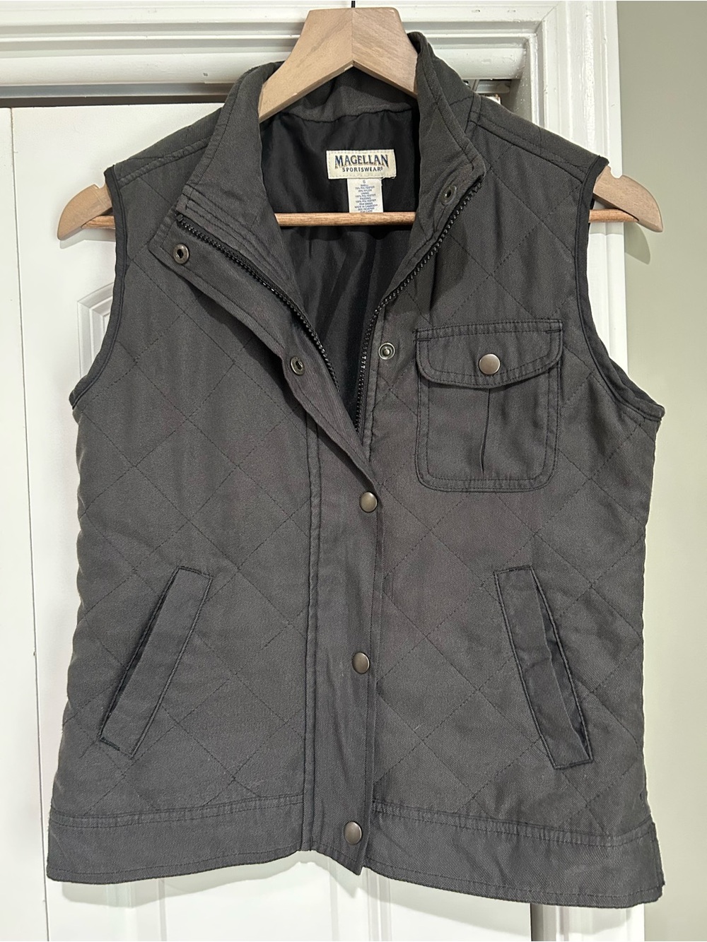 Magellan Outdoors Quilted Charcoal Gray Utility Vest